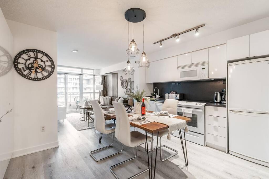 Luxury Suite Downtown Toronto Near Cn Tower Екстер'єр фото