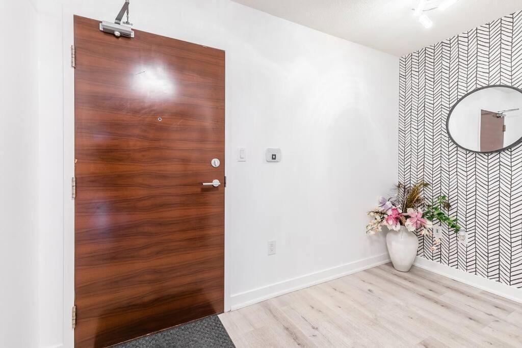 Luxury Suite Downtown Toronto Near Cn Tower Екстер'єр фото