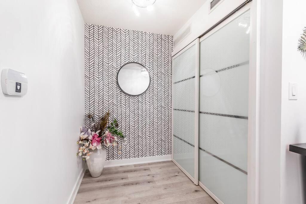 Luxury Suite Downtown Toronto Near Cn Tower Екстер'єр фото